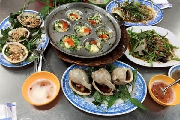 5 quán ốc ngon ở Sài Gòn hút khách rần rần