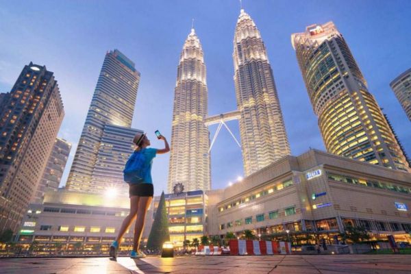 AirAsia Tung Deal H&egrave;: V&eacute; M&aacute;y Bay Quốc Tế Chỉ Từ 1.695.000 VNĐ/Chiều