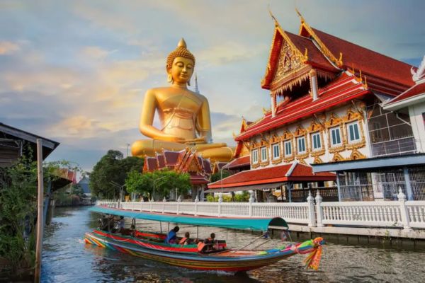 AirAsia Tung Deal H&egrave;: V&eacute; M&aacute;y Bay Quốc Tế Chỉ Từ 1.695.000 VNĐ/Chiều