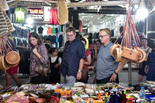 Chợ đêm Sài Gòn nơi hội tụ đa dạng văn hóa và sản phẩm