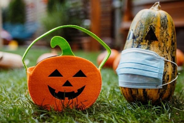 Halloween bắt nguồn từ đâu Người ta thường làm gì vào ngày halloween