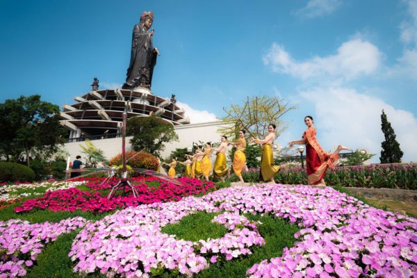 H&agrave;nh tr&igrave;nh H&agrave; Nội/Hải Ph&ograve;ng &ndash; TP. Hồ Ch&iacute; Minh k&egrave;m ưu đ&atilde;i chinh phục B&agrave; Đen