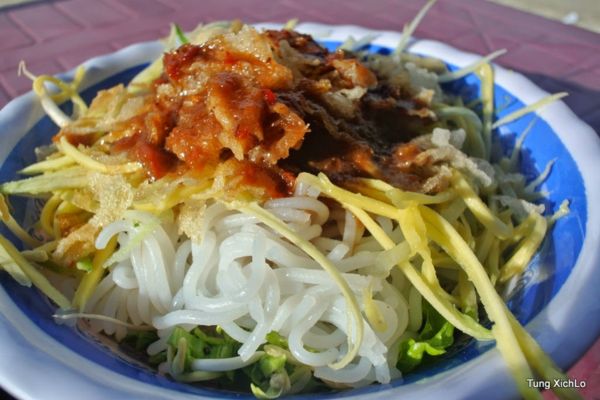 Hương Vị Độc Đáo Của Bánh Canh Hẹ Phú Yên: Khoái Lạc Vị Miền Trung