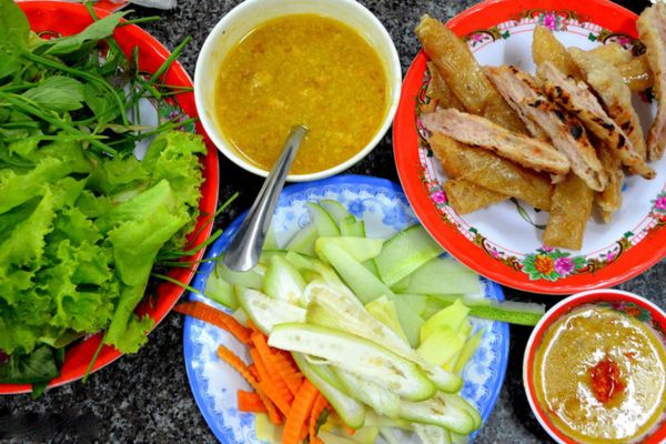 Hương Vị Độc Đáo Của Bánh Canh Hẹ Phú Yên: Khoái Lạc Vị Miền Trung