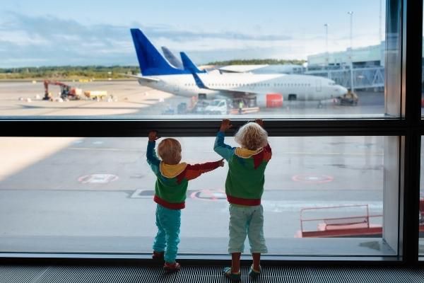 Kinh nghiệm cho trẻ sơ sinh đi máy bay không khóc