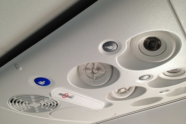 Những điều tuyệt đối không nên làm khi đi máy bay - Đừng tắt điều hòa ở ghế của bạn
