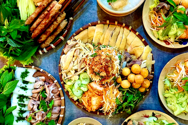 Review 10 quán cơm gần đây Sài Gòn ăn là mê