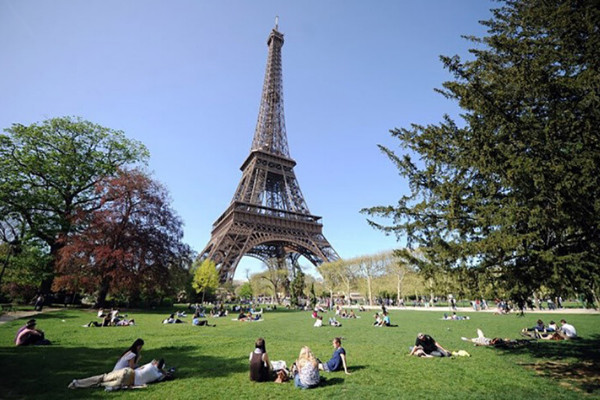 Tháp Eiffel biểu tượng của Kinh đô ánh sáng