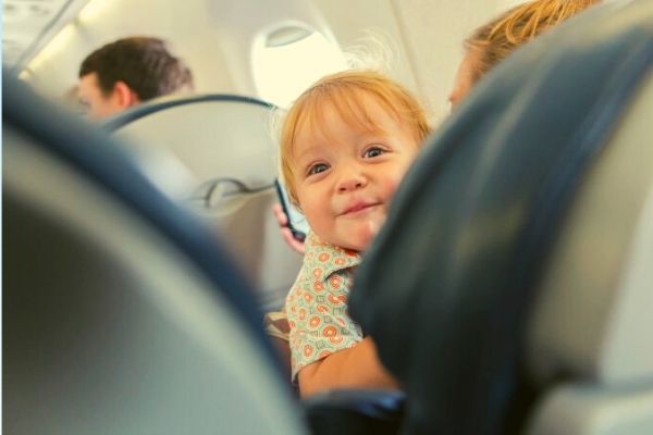 Trẻ em dưới 2 tuổi đi máy bay Vietjet