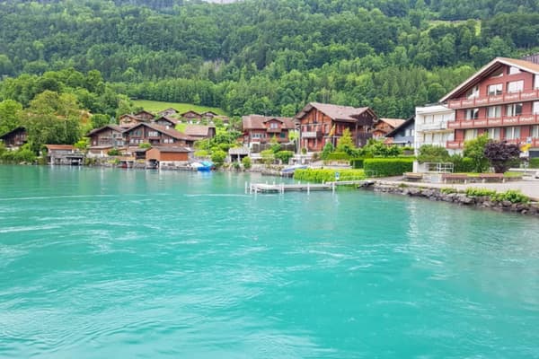 Vẻ đẹp nghẹt thở của hồ Brienz Thụy Sĩ
