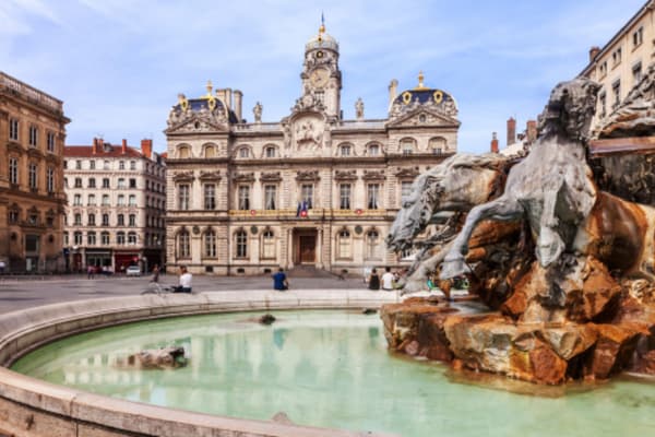 Vé máy bay đi Lyon