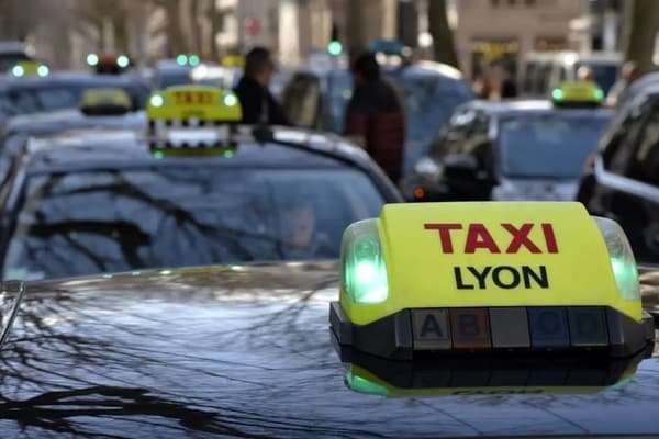 Vé máy bay đi Lyon