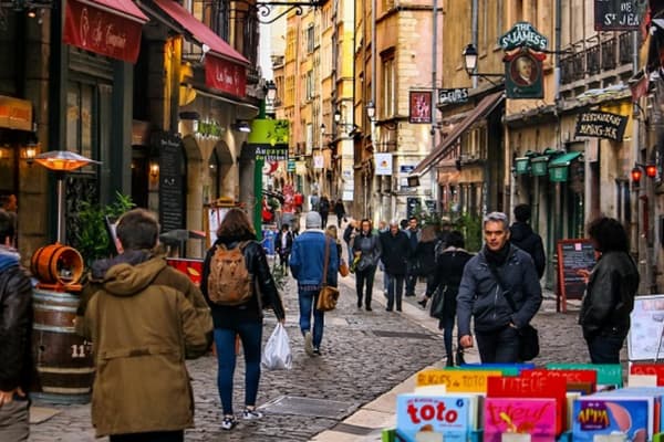 Vé máy bay đi Lyon
