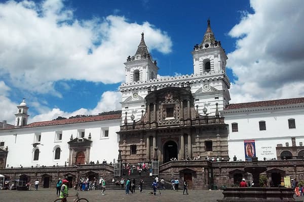 Vé Máy Bay Đi Quito Ecuador Giá Rẻ