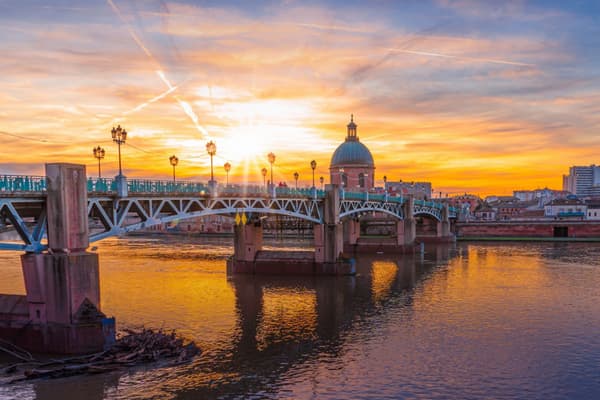 V&eacute; m&aacute;y bay đi Toulouse