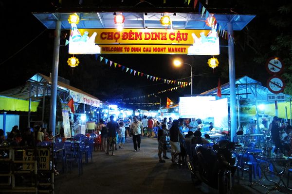 Chợ đêm Dinh Cậu