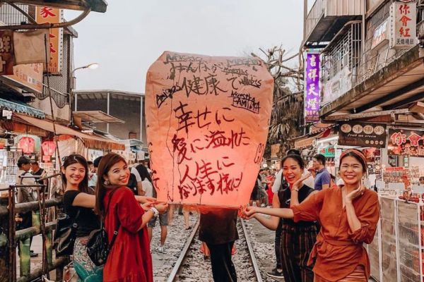 Vé máy bay Vietjet đi Đài Bắc mùa Thu khám phá xứ Đài rực rỡ lá vàng