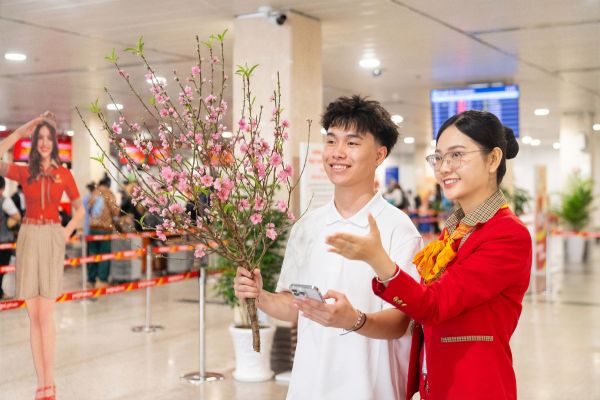 Vietjet Air ch&iacute;nh thức mở dịch vụ vận chuyển mai đ&agrave;o Tết 2026