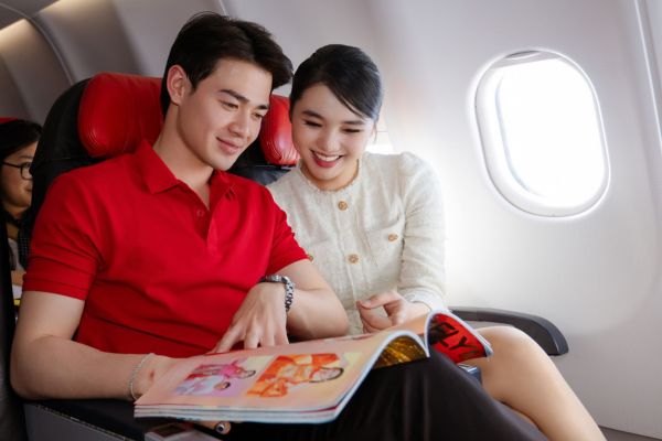 Vietjet Air tăng tải chuyến bay lễ 30/4, đồng h&agrave;nh Grab giảm 20% đưa đ&oacute;n s&acirc;n bay